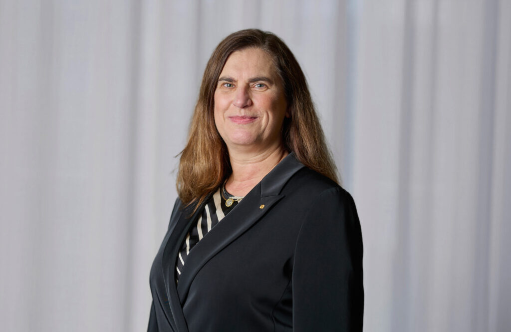 Ellen Moons, Akademiens ständiga sekreterare