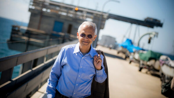 Ramanathan outside on pier. Foto: Erik Jepsen